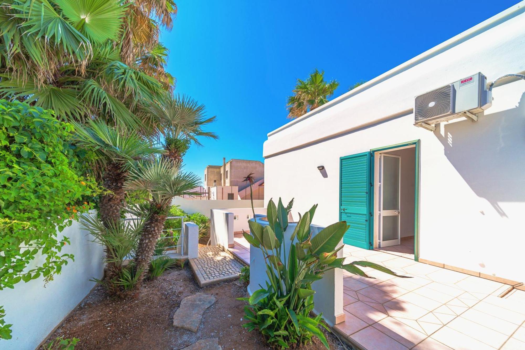 Residence Oasi Sul Mare Torre Suda Exterior photo