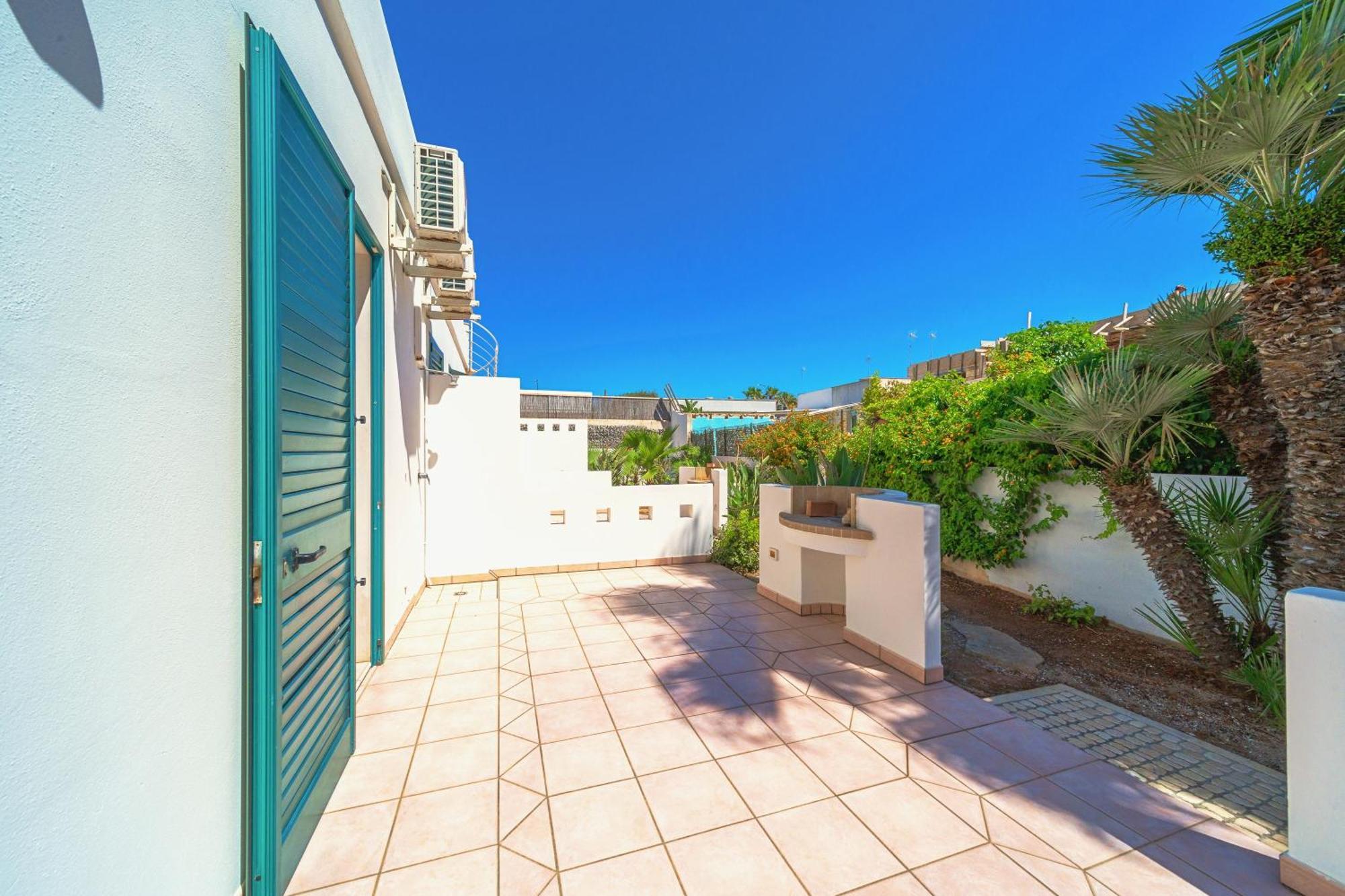 Residence Oasi Sul Mare Torre Suda Exterior photo