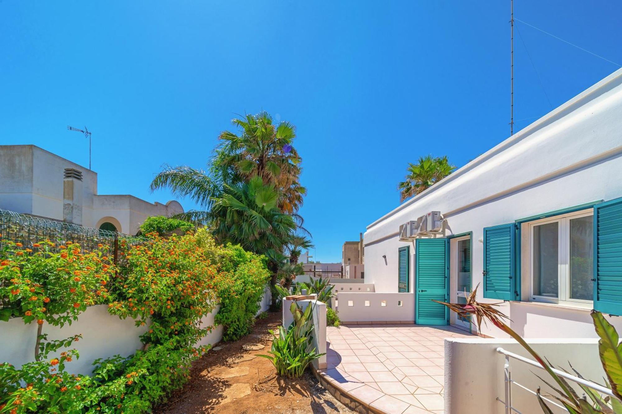 Residence Oasi Sul Mare Torre Suda Exterior photo