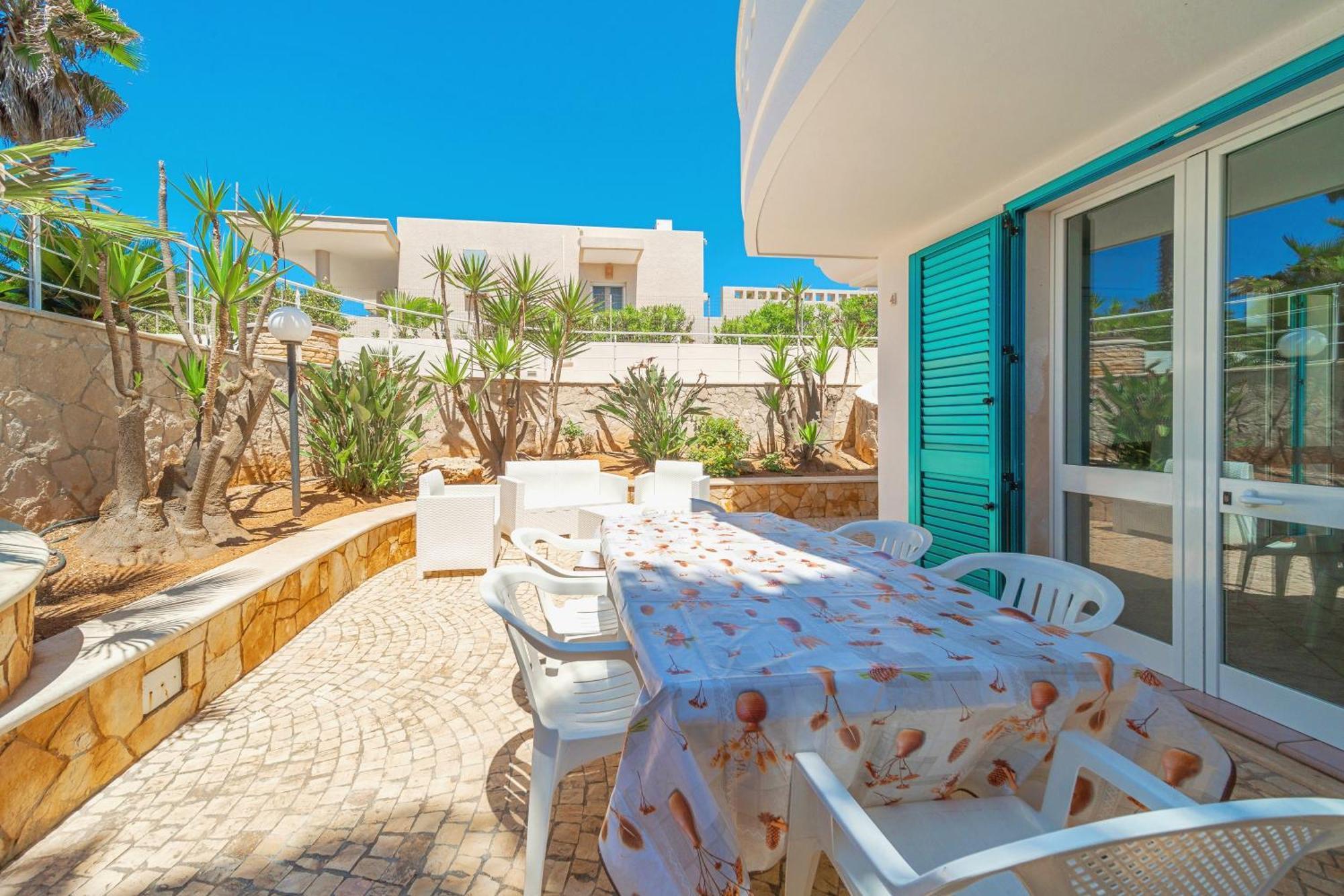 Residence Oasi Sul Mare Torre Suda Exterior photo