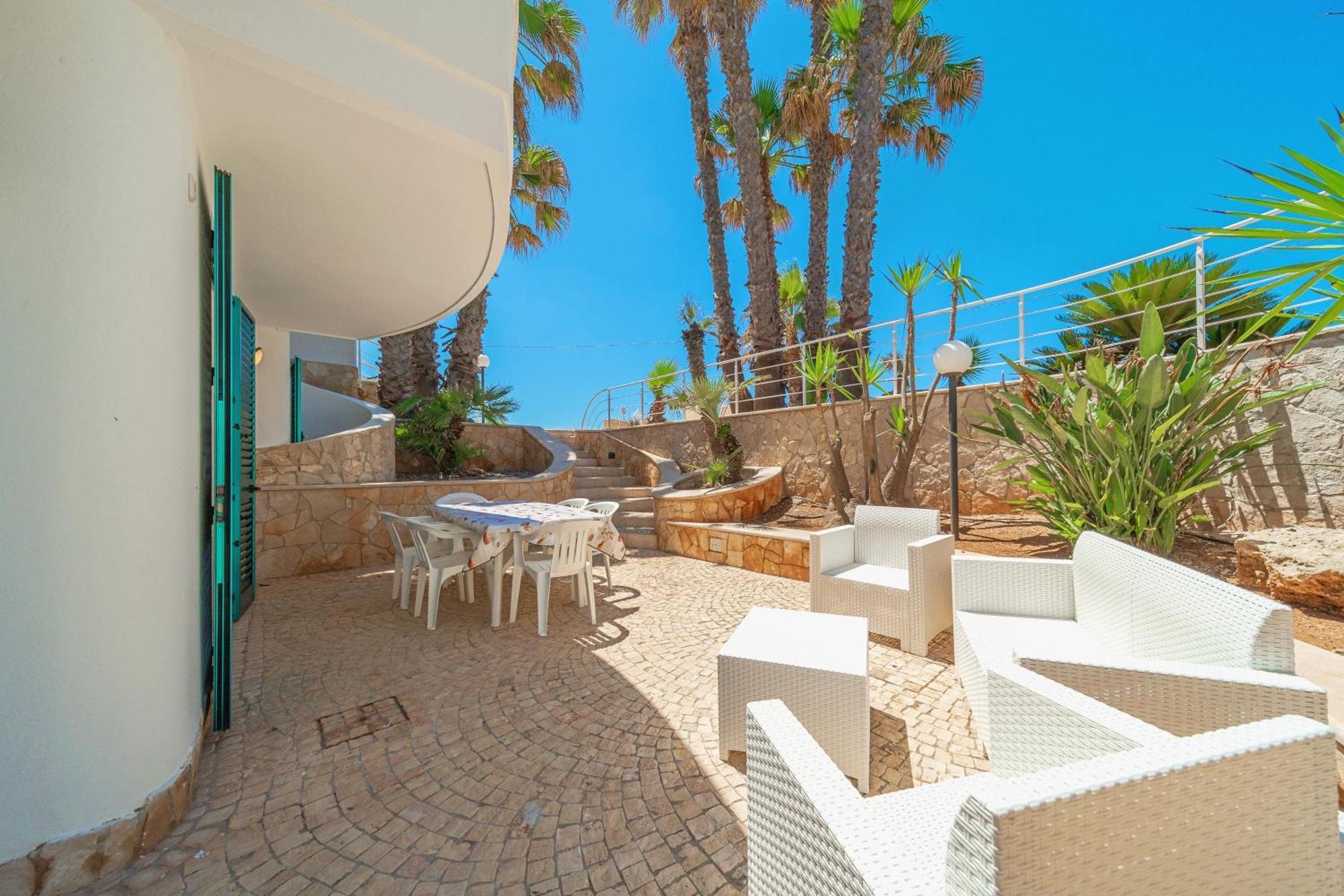 Residence Oasi Sul Mare Torre Suda Exterior photo